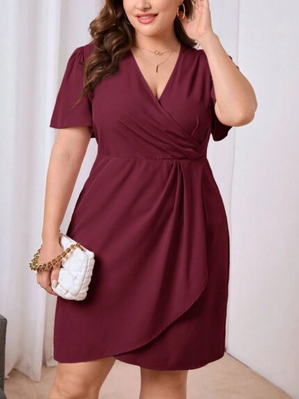 Vestido  de talla grande de unicolor, escote cruzado en V, mangas abullonadas cortas Burdeos
