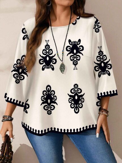 Camisa holgada de cuello redondo de manga 3-4 con estampado completo en tallas grandes, Beis