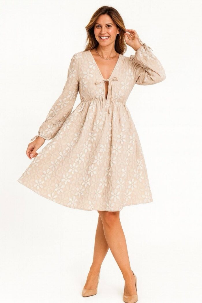 Vestido manga larga con lazo delantero con detalles de flores blancas en relieve - Imagen 1