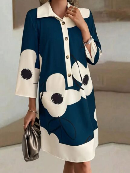 Vestido corto azul manga larga de flores beis estampadas