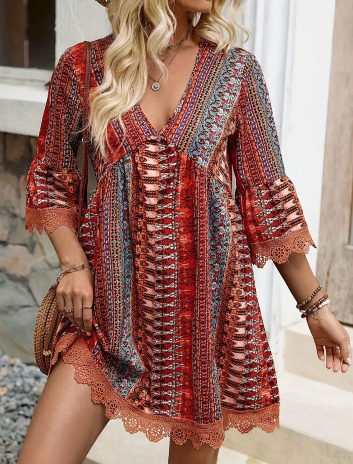 Vestido corto vino cuello V con encajes - Imagen 1