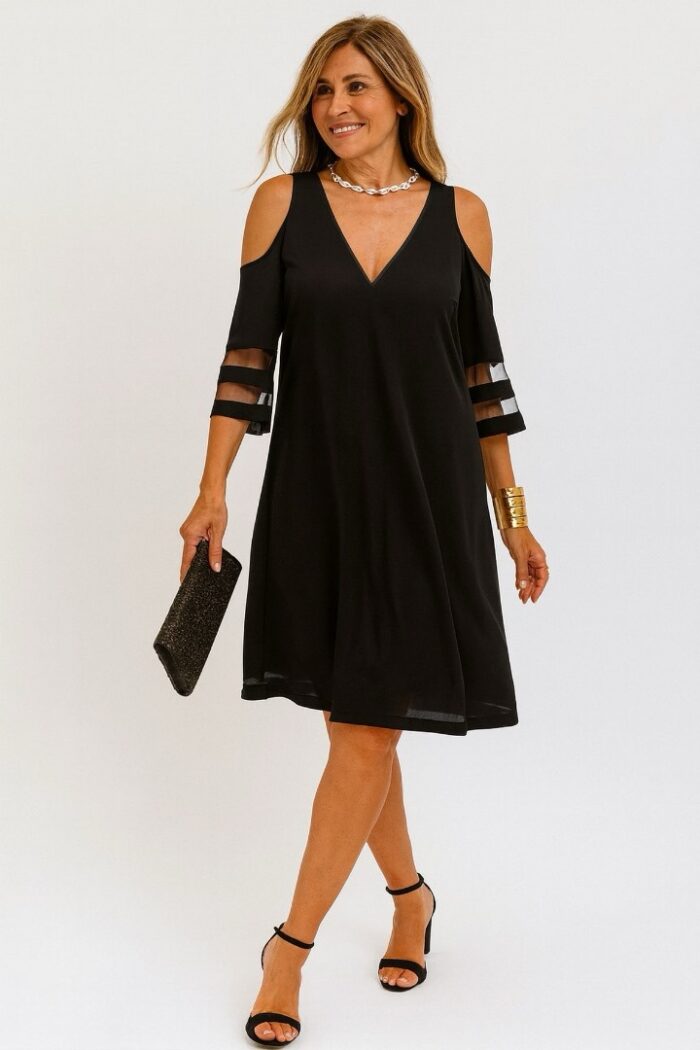 Vestido a media pierna negro con transparencia en lineas en mangas - Imagen 1