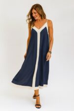 Vestido largo de tiras azul marino con lineas beis