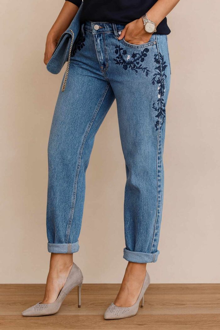 Pantalon jeans con detalles de flores en bolsillos - Imagen 1