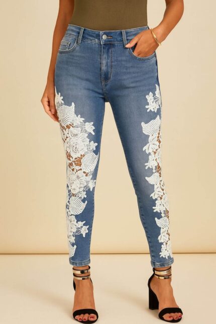 Jeans Ajustados con Detalle de Encaje Elegante
